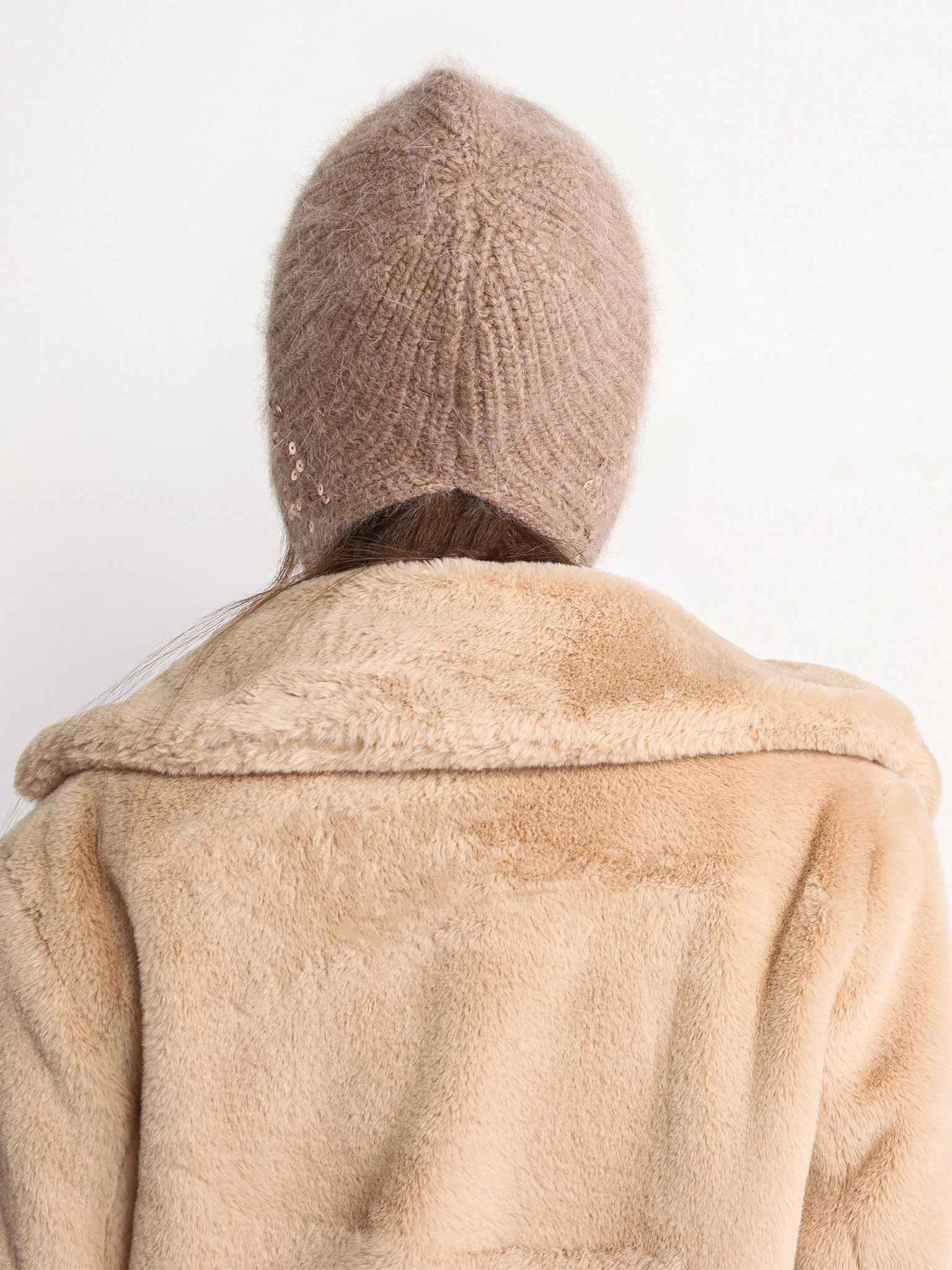 Шапка-чепчик с пайетками в ассортименте